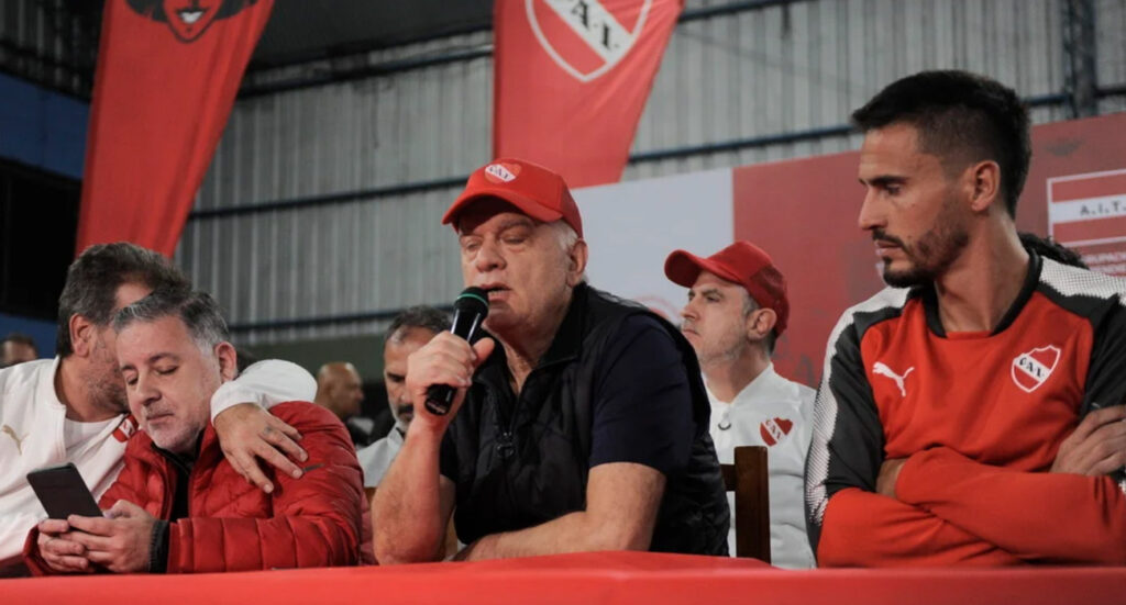 néstor grindetti y doman