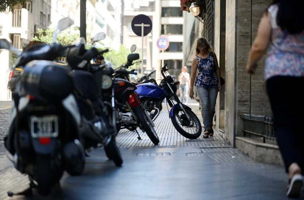motos estacionadas