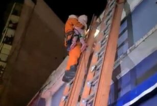Rescate de una nena tras el derrumbe en Floresta