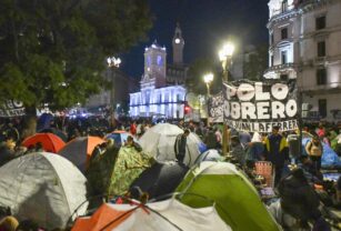 Acampe en Plaza de Mayo