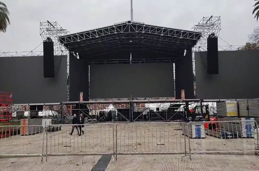 Escenario acto Cristina Kirchner