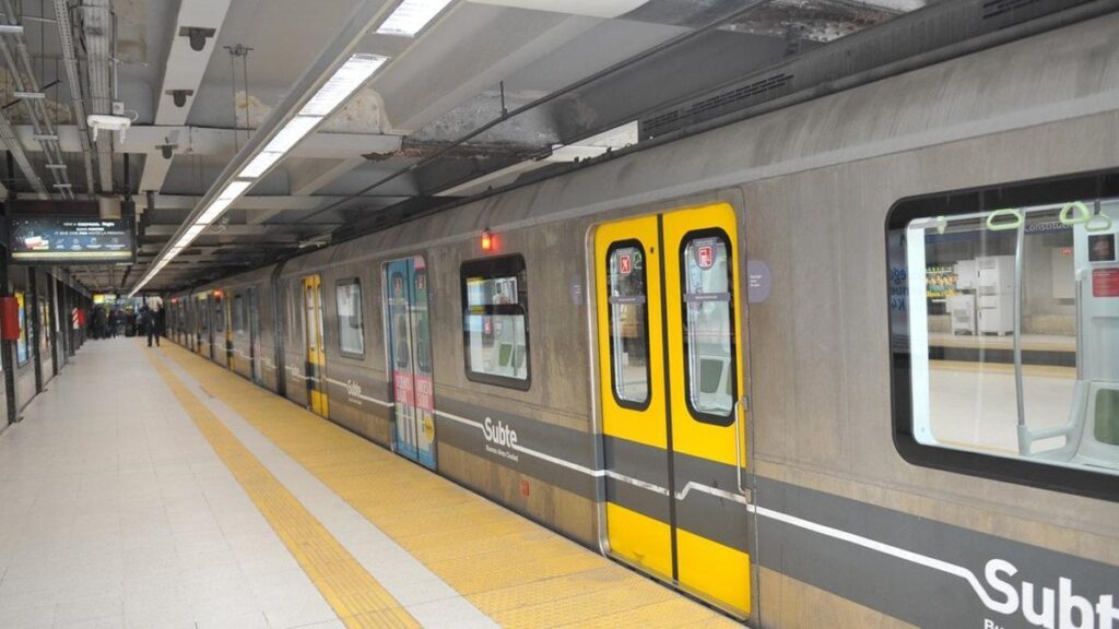 Subte paro lunes línea f