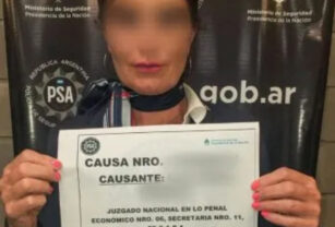 Ezeiza azafata amenaza de bomba.