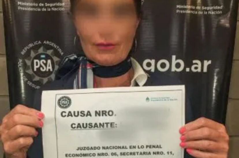 Ezeiza azafata amenaza de bomba.