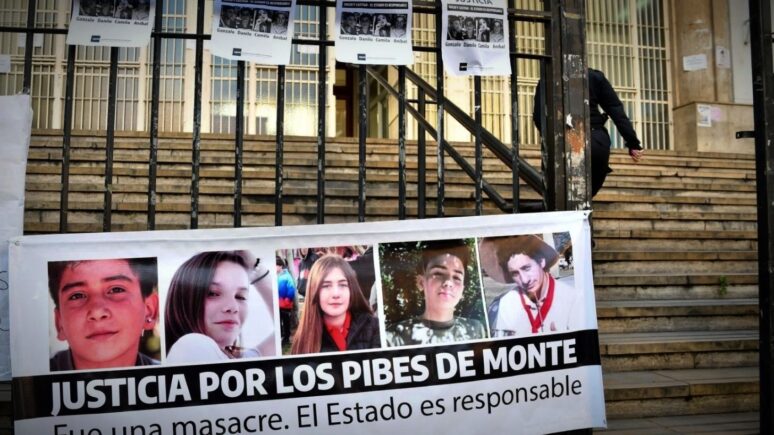 Pedido de justicia por los jóvenes asesinados en la Masacre de Monte.