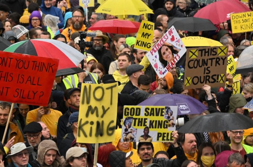 Protestas en la coronación de Carlos III