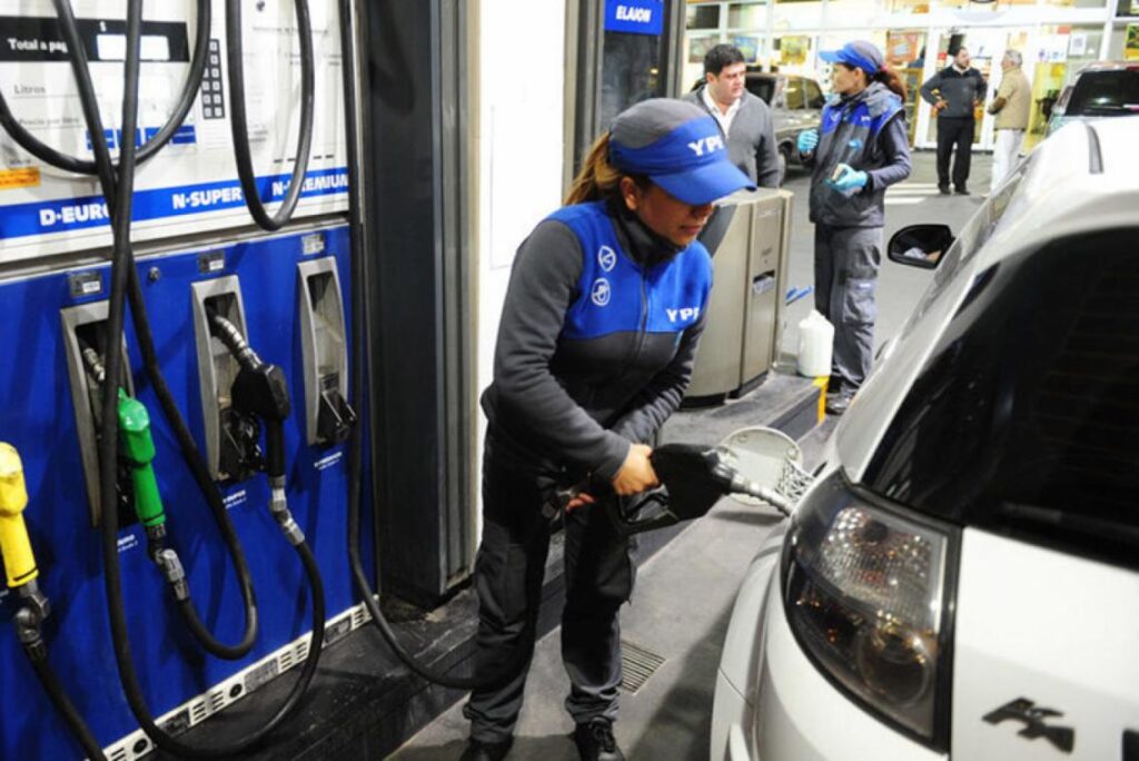 Aumento del combustible - Estación de YPF