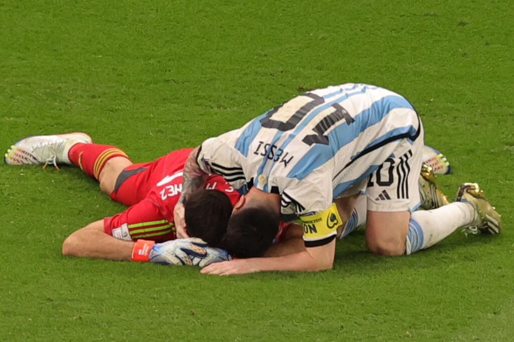 dibu martinez messi