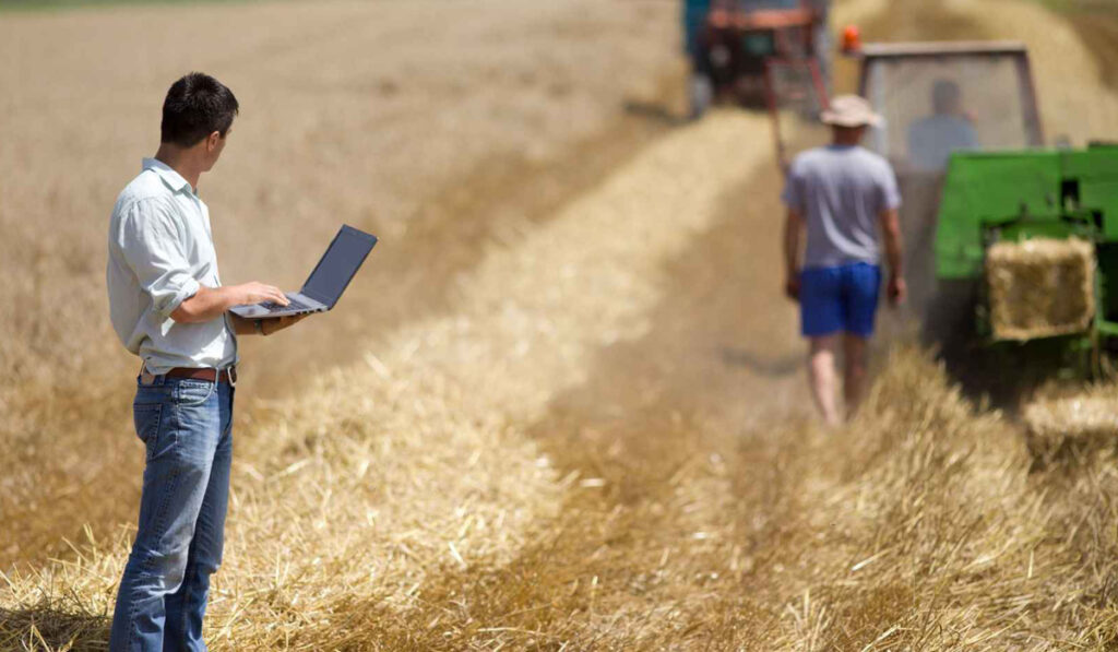 trabajador campo agro tecnología
