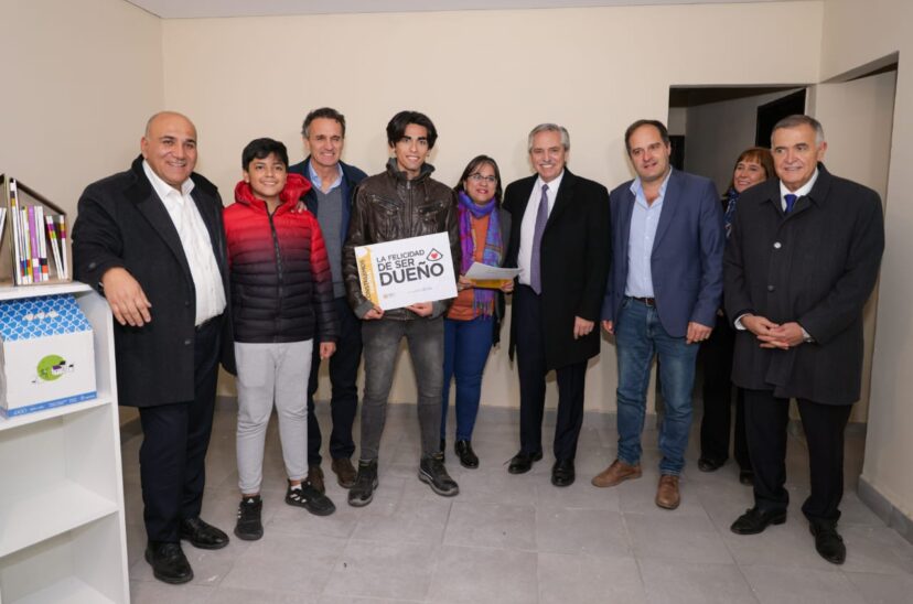Alberto Fernández con Manzur en Tucumán.