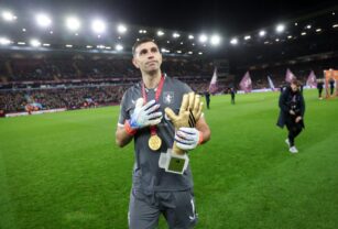 Emiliano Dibu Martínez Aston Villa