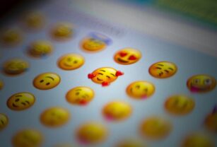 día mundial del emoji whatsapp