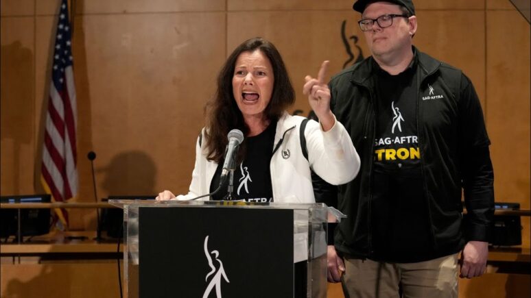 Fran Drescher en conferencia por el paro en Hollywood.
