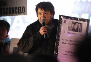 Gloria Romero, quien fue agredida por seguidores de Emerenciano Sena.