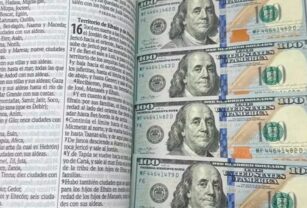 Dólares Biblia