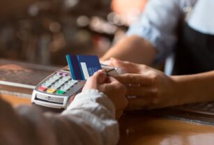 Compra con tarjeta de débito - reintegro
