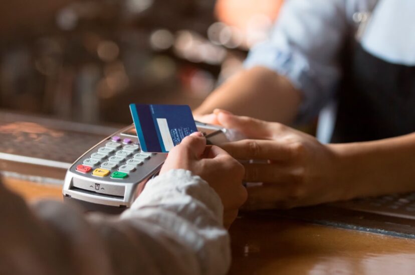 Compra con tarjeta de débito - reintegro