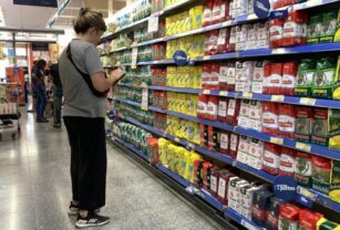 Inflación - Mujer en el supermercado
