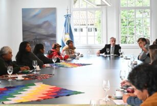 Alberto Fernández reunido con el Tercer Malón de la Paz.