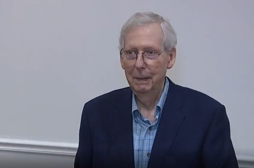 Mitch McConnell en el momento en que se tildó