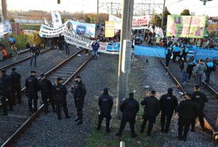 Corte de vías de los tercerizados del Tren Roca.