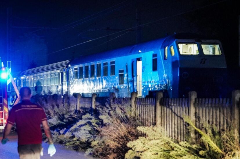 Escena posterior a la muerte de los trabajadores del tren en Italia.