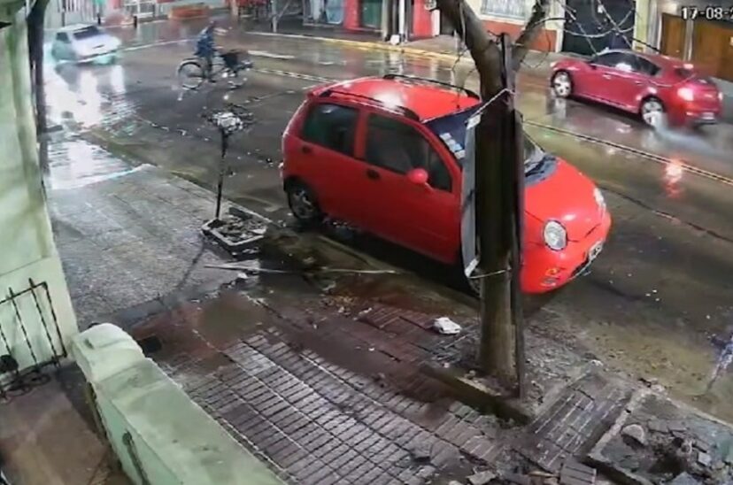 Imagen de las cámaras que captaron el accidente con el ciclista.