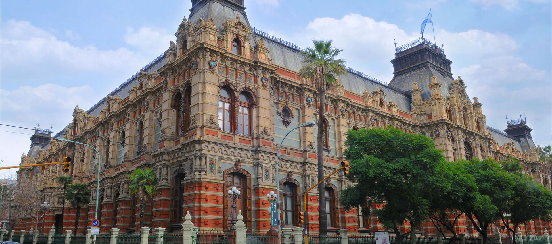 Palacio de las Aguas Corrientes, en avenida Córdoba.
