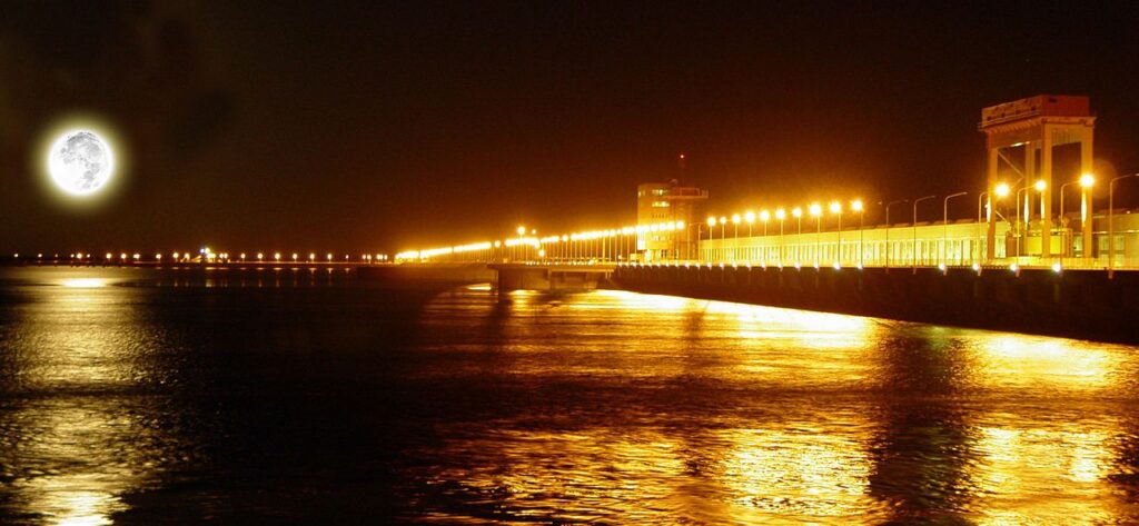 Yacyretá de noche