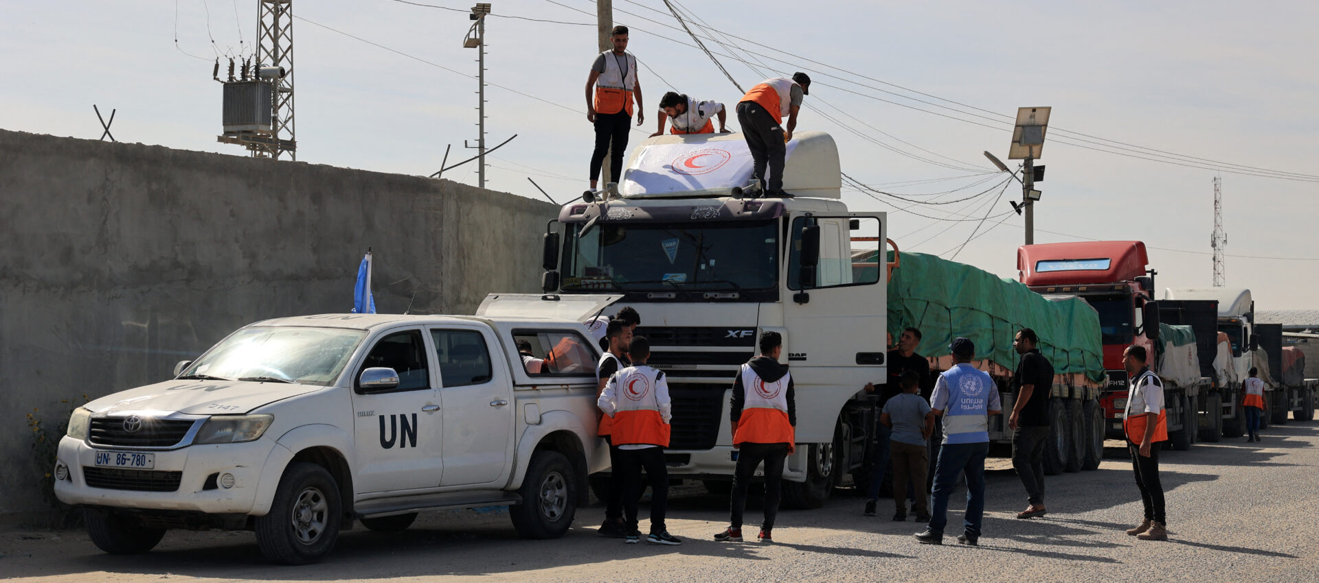 Camiones de ayuda humanitaria entrando a Gaza