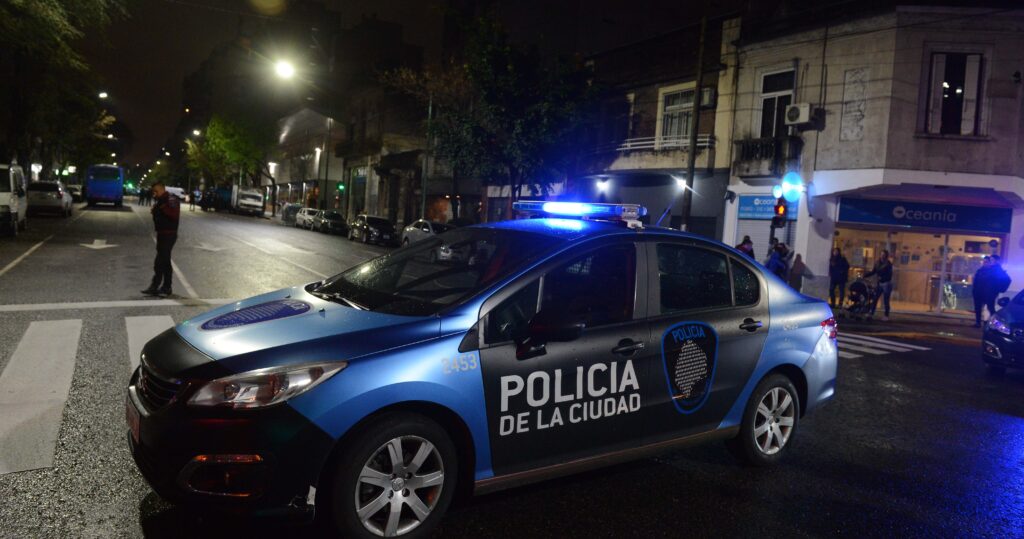 Policía