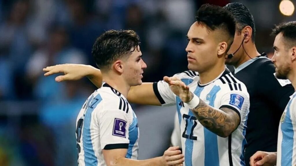 scaloni, lautaro martinez y julian alvarez
