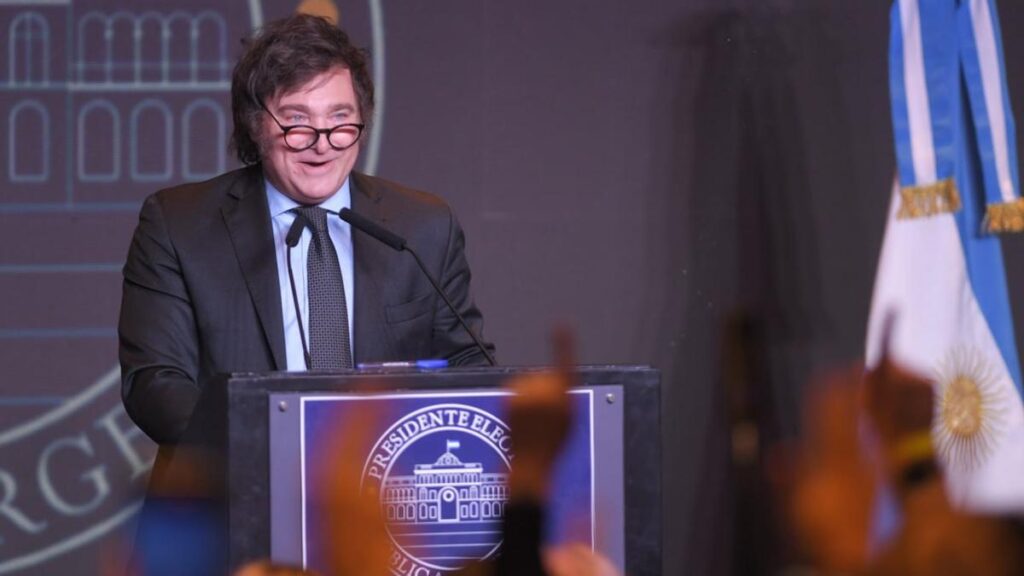 Desestimaron la denuncia de Alberto Fernández contra Javier Milei