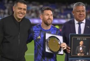 Lionel Messi Juan Román Riquelme Chiqui Tapia Bombonera (2)