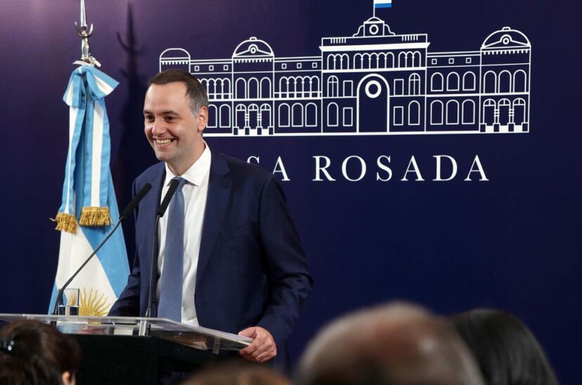 manuel adorni debora plager