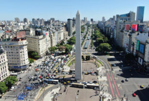 Obelisco - Tránsito en la asunción de Milei
