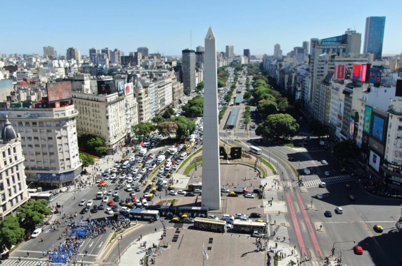 Obelisco - Tránsito en la asunción de Milei