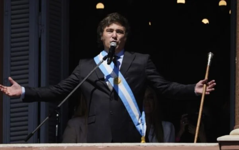 milei balcón casa rosada
