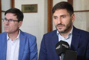 Pullaro y Goity hablando sobre la repitencia en Santa Fe.