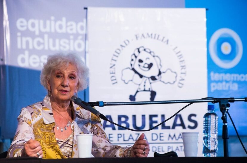Abuelas de Plaza de Mayo