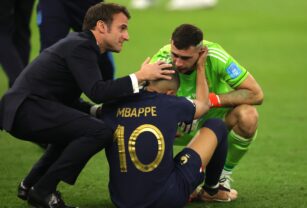 Dibu Martínez Mbappé