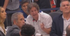 Christian Castillo dirigiéndose a Espert