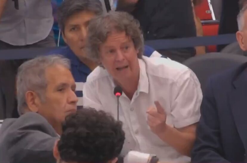 Christian Castillo dirigiéndose a Espert