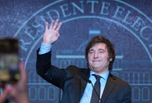 cuánto mide javier milei