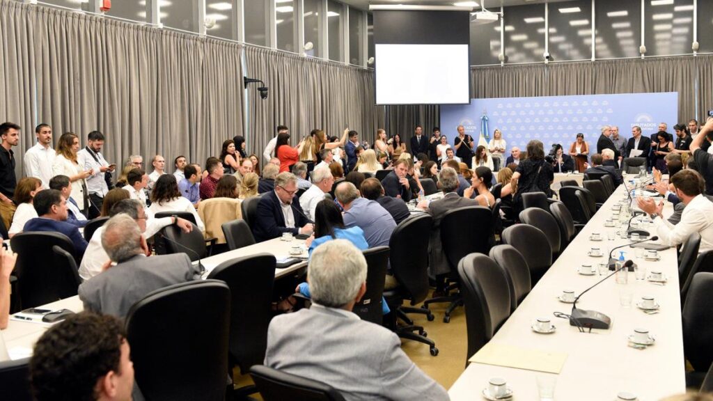 reunión de comisiones ley ómnibus