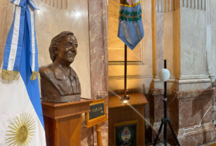 busto néstor