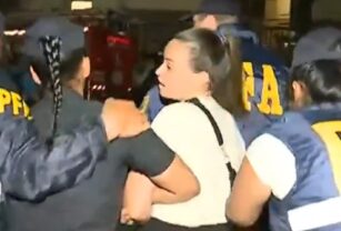Mujeres detenidas en el Congreso
