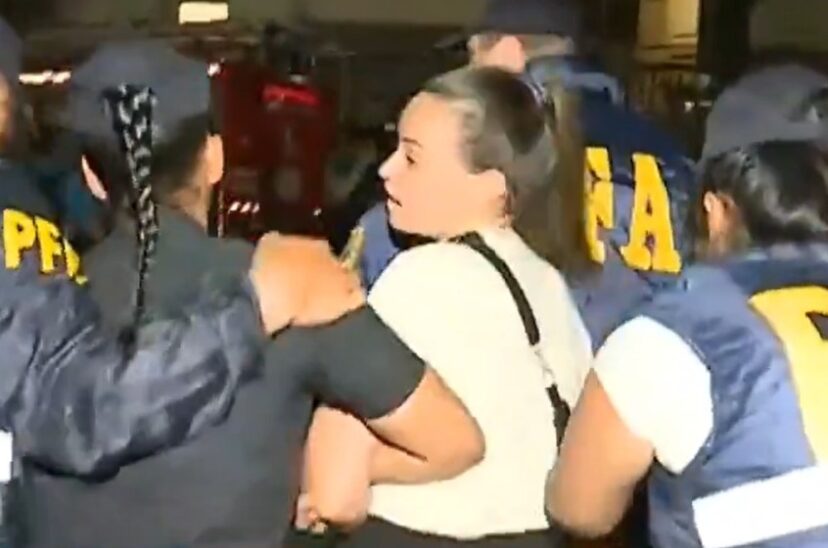 Mujeres detenidas en el Congreso