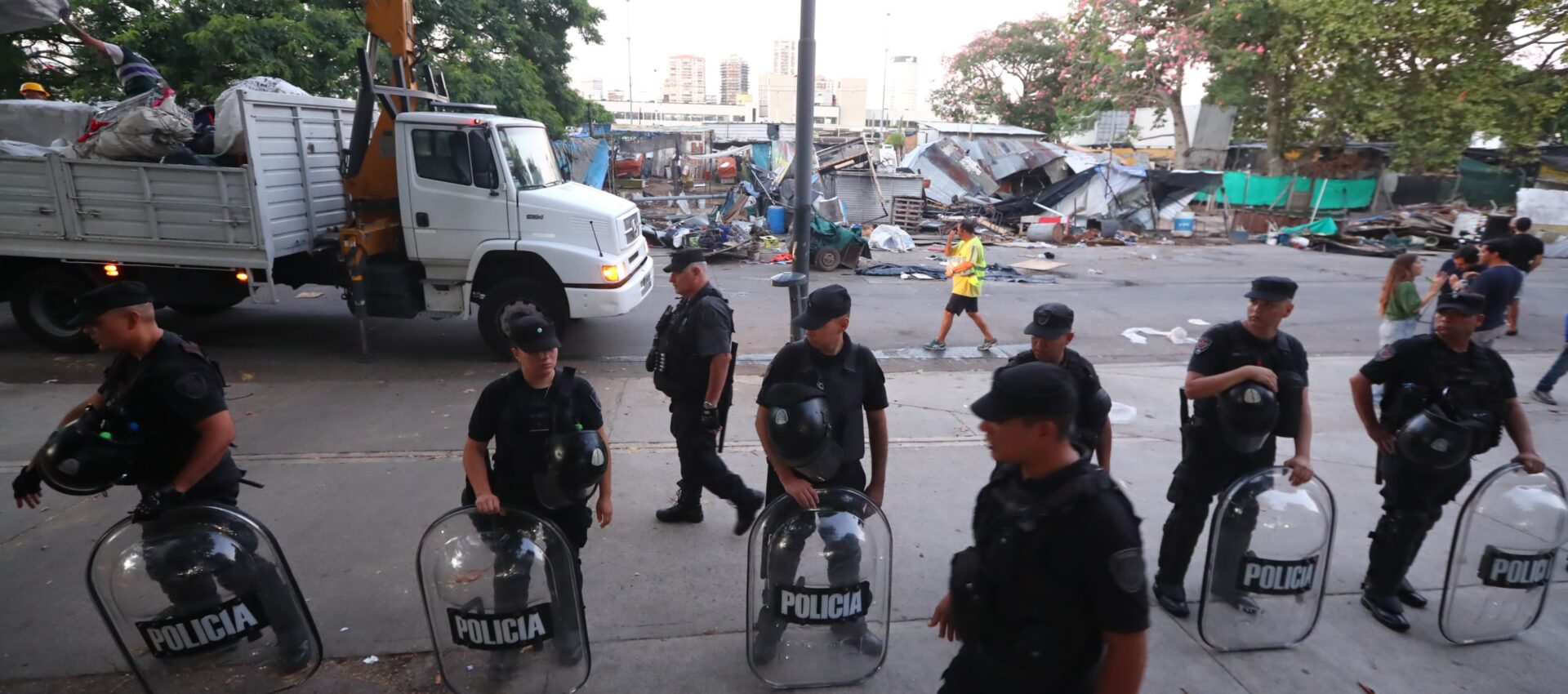 Operativo policial en Retiro