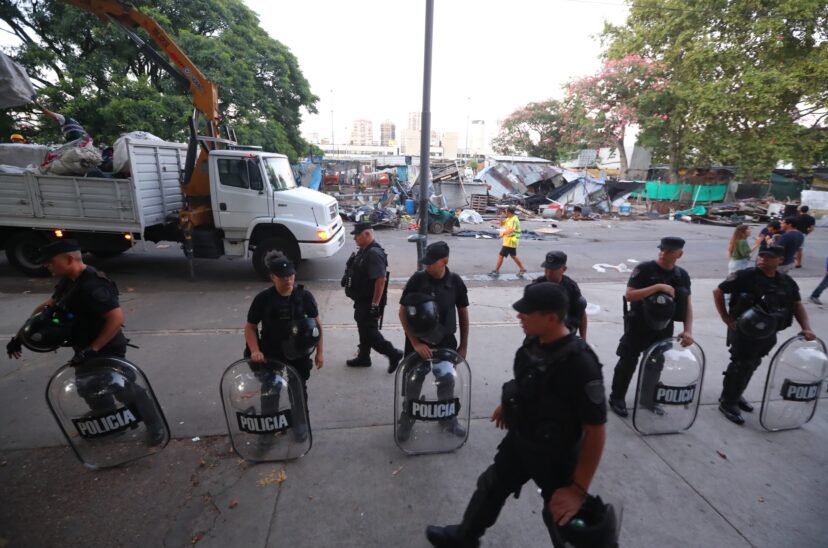 Operativo policial en Retiro